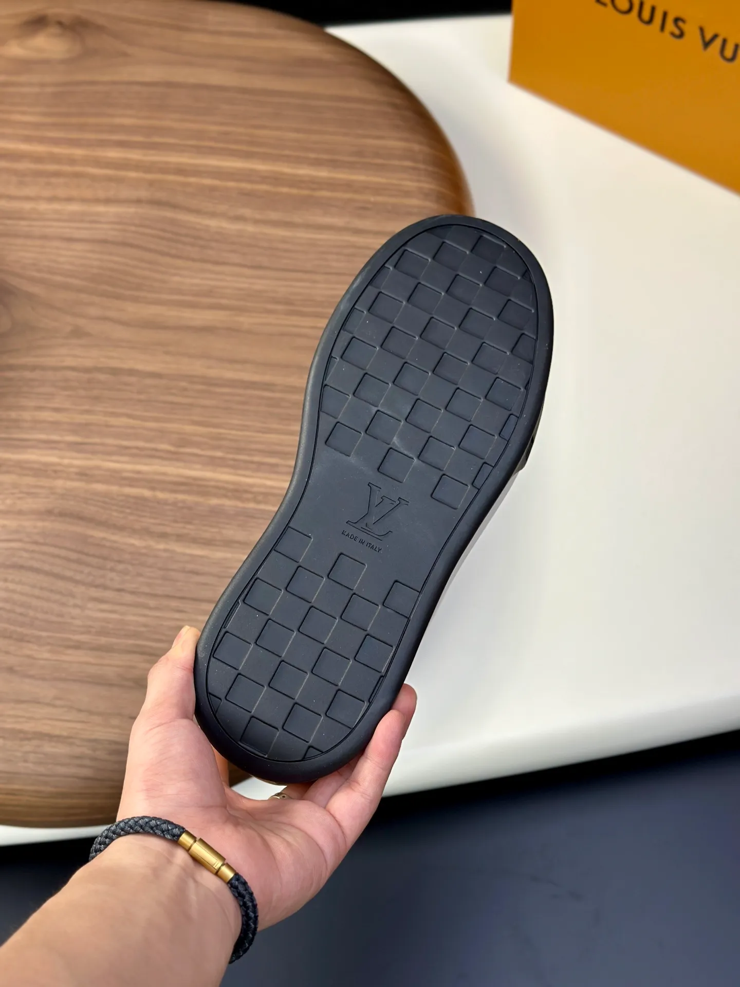 Men's shoes💰740 Lv 🔍Top purchasing agent🇮🇹 Louis Vuitton, the sports sneaker counter is synchronized, the uppers are imported from Italy, high-quality splicing colorful and complex crafts, the imported mesh padding is soft and comfortable, soles: original soles specially provided by the original factory, T men's men's shoes 💰U exclusive movable molded soles are super comfortable, original factory and single goods, 🔍🔍high quality, you can enter and leave the counter at will, welcome to compare, code number 38-44 (customized 45)